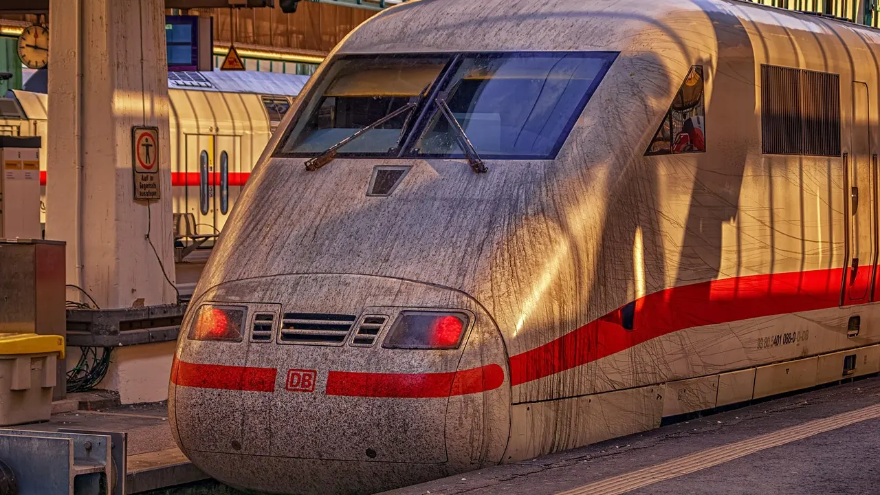 Deutsche Bahn'dan yeni tarife: 21 şehirde yarım saatte bir tren