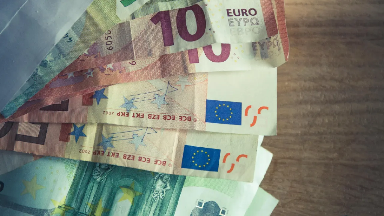Almanya’da memurlara geriye dönük maaş artışı geliyor