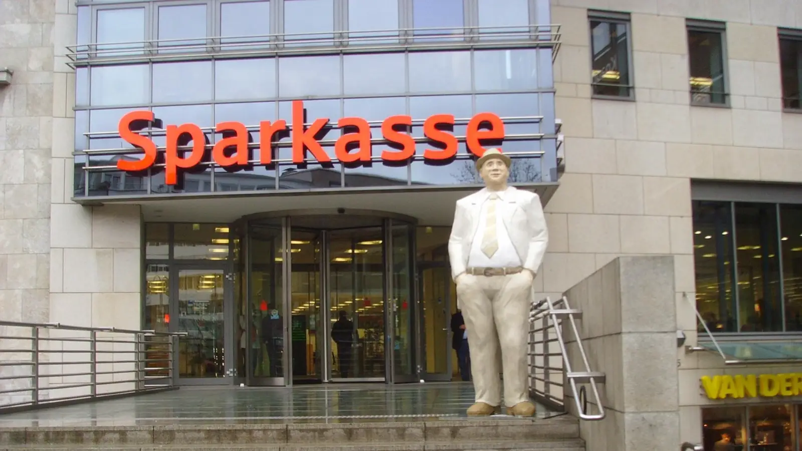 Şirket hesabı numarasıyla Sparkasse'yi 10.000 Euro dolandırdı