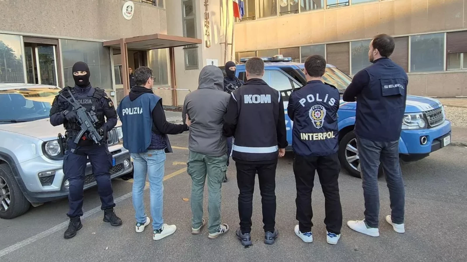 Avrupa’daki Türk mafyaları Tiktok ile gençleri suç ağlarına çekiyor