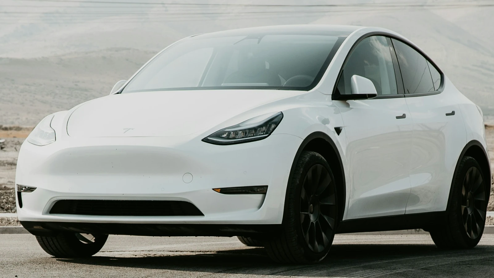 Elon Musk Tesla modellerinin üretimini durduruyor