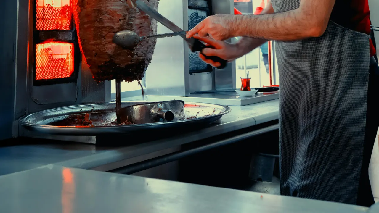 Bir Alman'a döner ısmarlayan Türk, aynı Alman tarafından bıçaklanarak öldürüldü