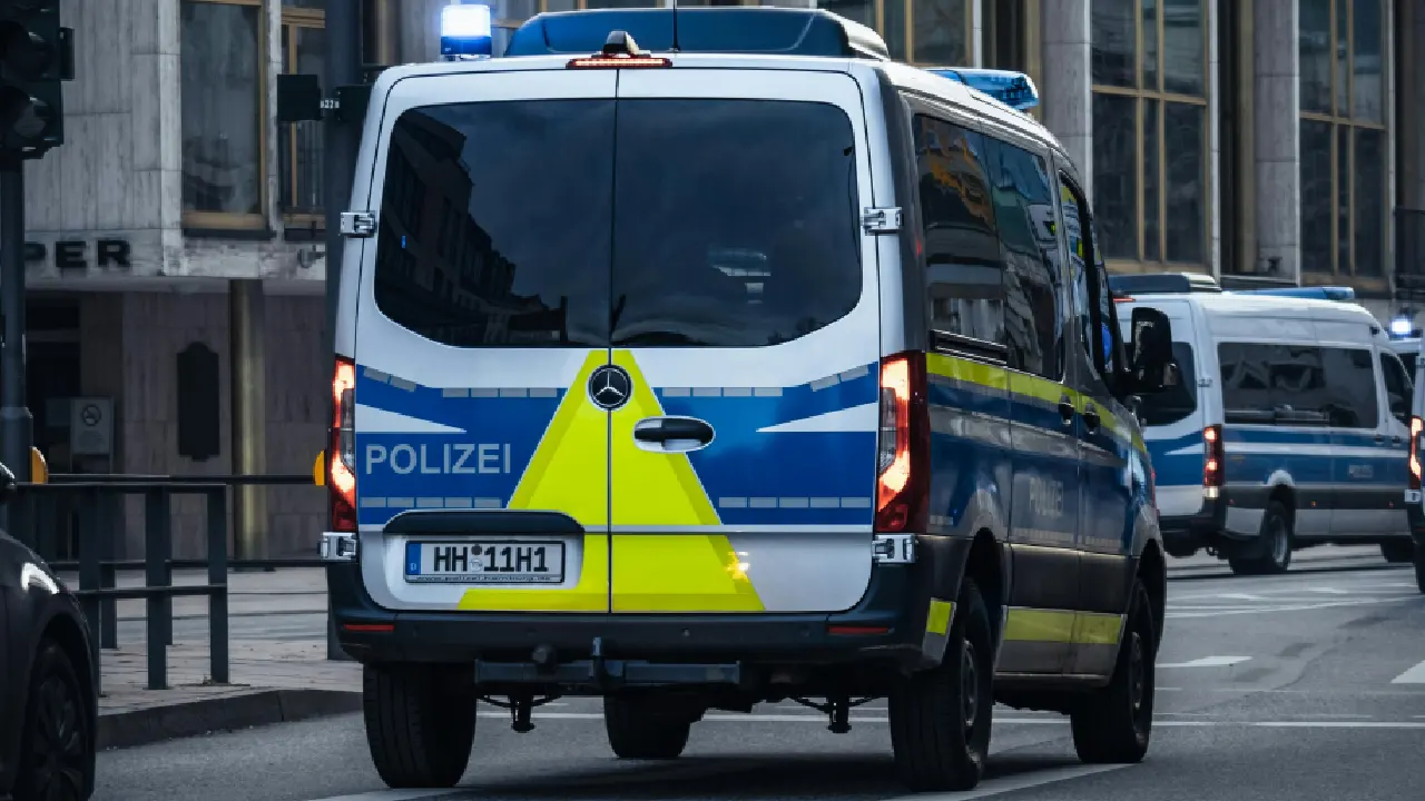 Alman mahkemesi bir ilticacının odasına izinsiz giren polislere "dur" dedi