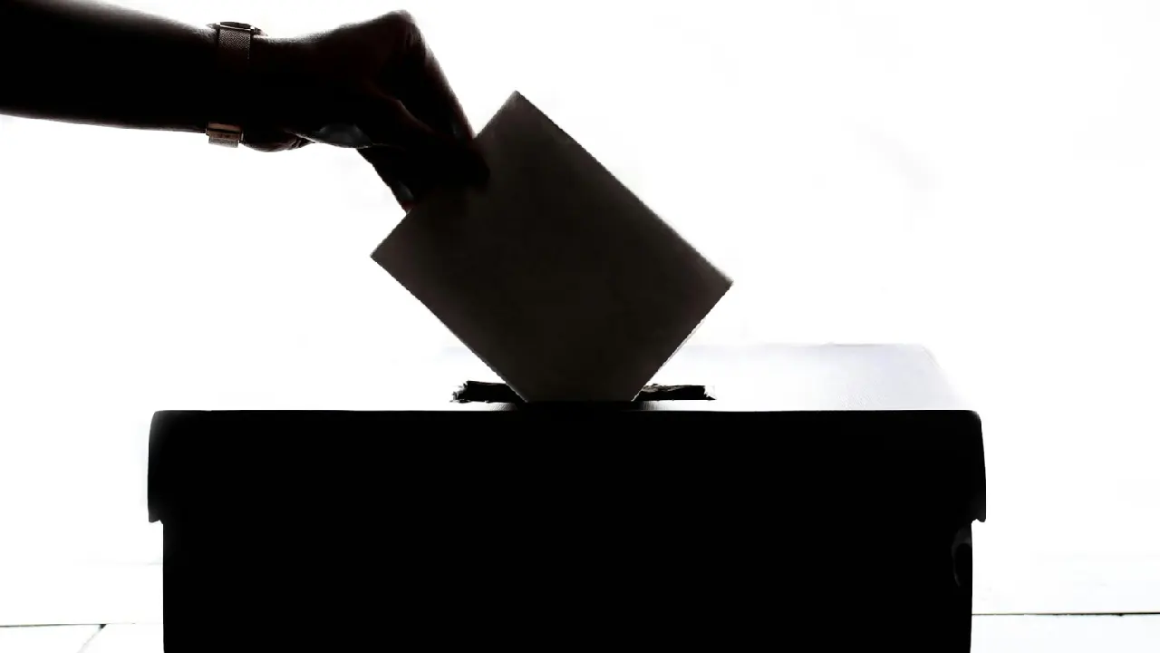Kiel Belediyesi tarihinde bir ilk: Yeni Belediye Başkanı Samet Yılmaz oldu