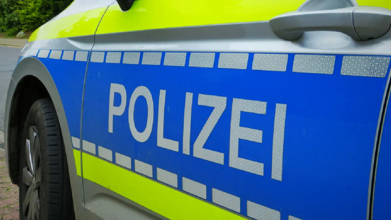 Bavyera’da yılbaşı gecesi polis kazası: Devriye aracı parçalandı