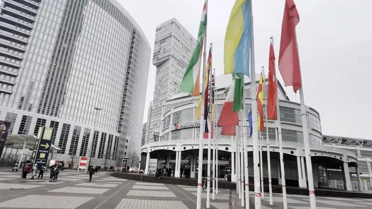 66 ülkeden binlerce firma Frankfurt'a akın etti