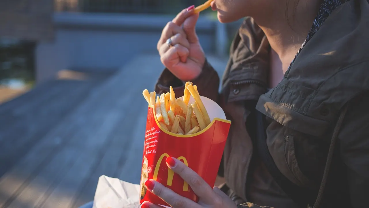 Almanya'da McDonald’s, fiyatlarda indirime gitme kararı aldı