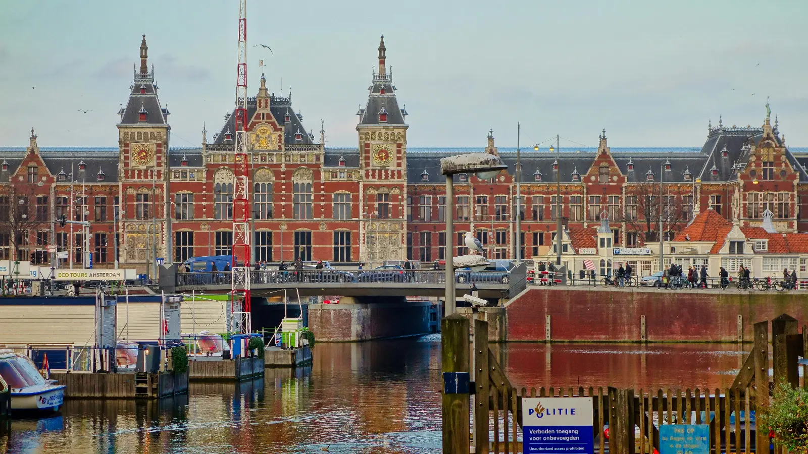 Amsterdam saldırısında yeni gelişme... İki şüphelinin görüntüleri yayımlandı