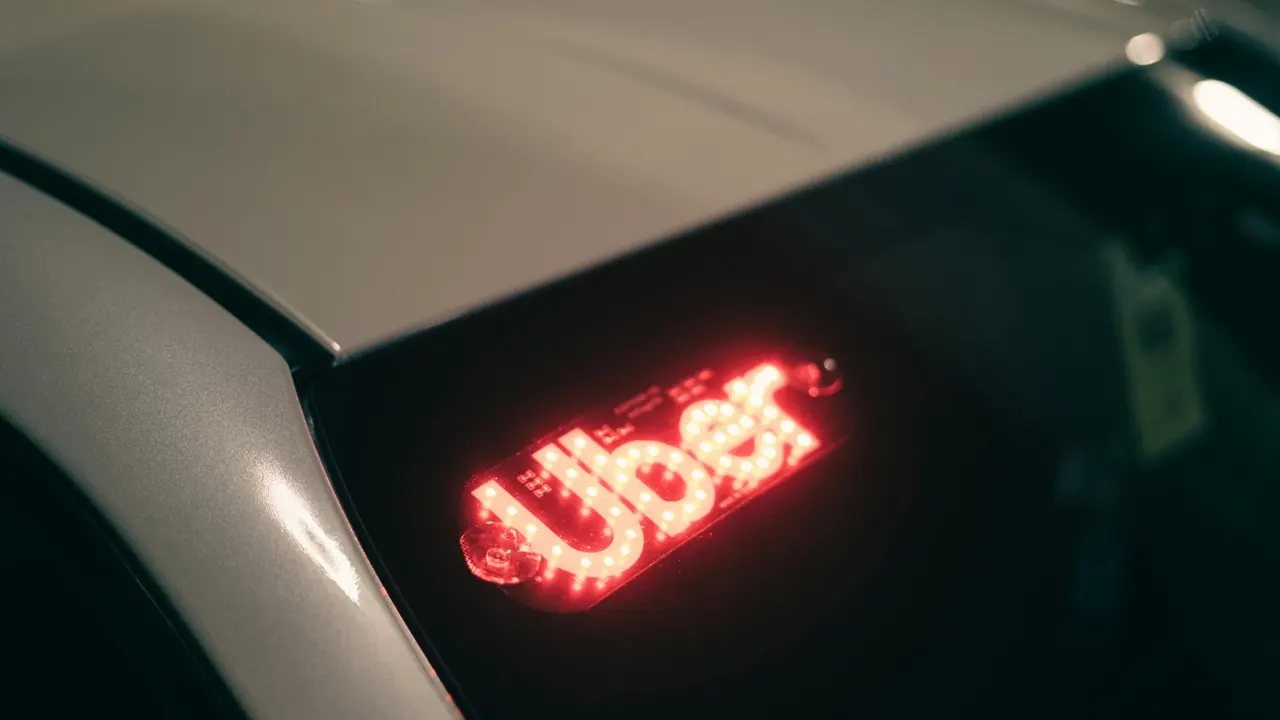 Köln’de bir genç, yanlışlıkla "Uber" aracı sanarak bindiği araç yüzünden öldürüldü