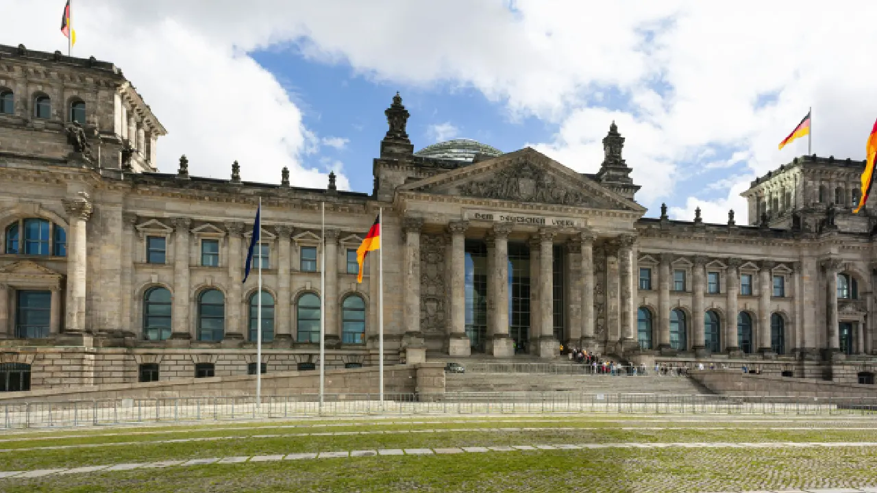 Berlin’de meclis binasında "tehlikeli madde" alarmı panik yarattı