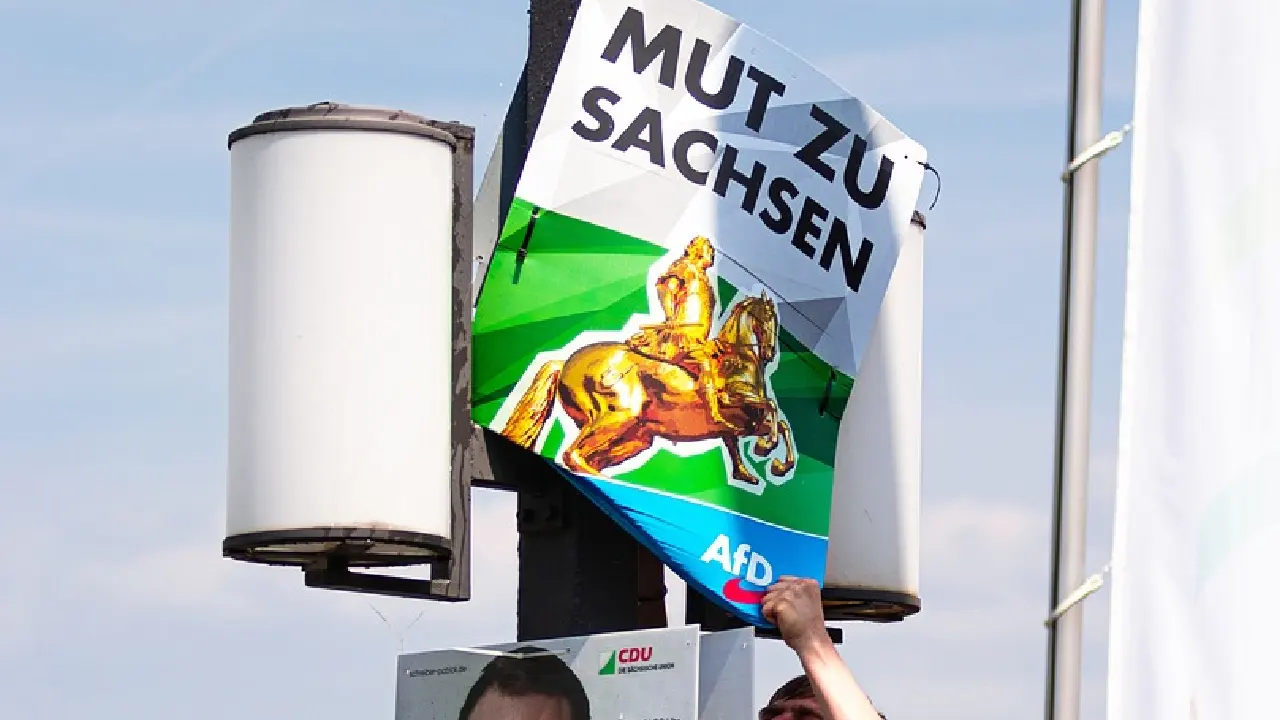 AfD önüne gelen her yere afiş asmak isteyince tosladı