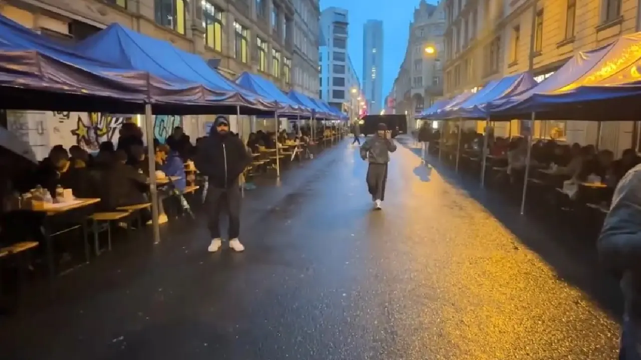 Frankfurt’ta sokak iftarı: Farklı inançlar aynı sofrada buluştu