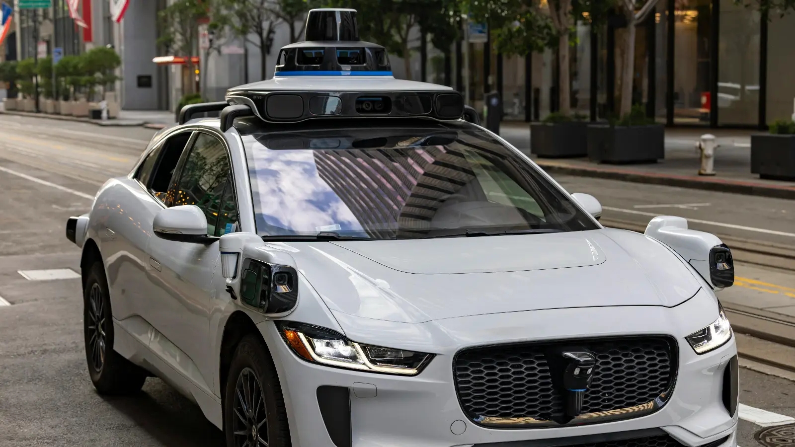 Çin’de robotaksiler durdu trafik felç oldu
