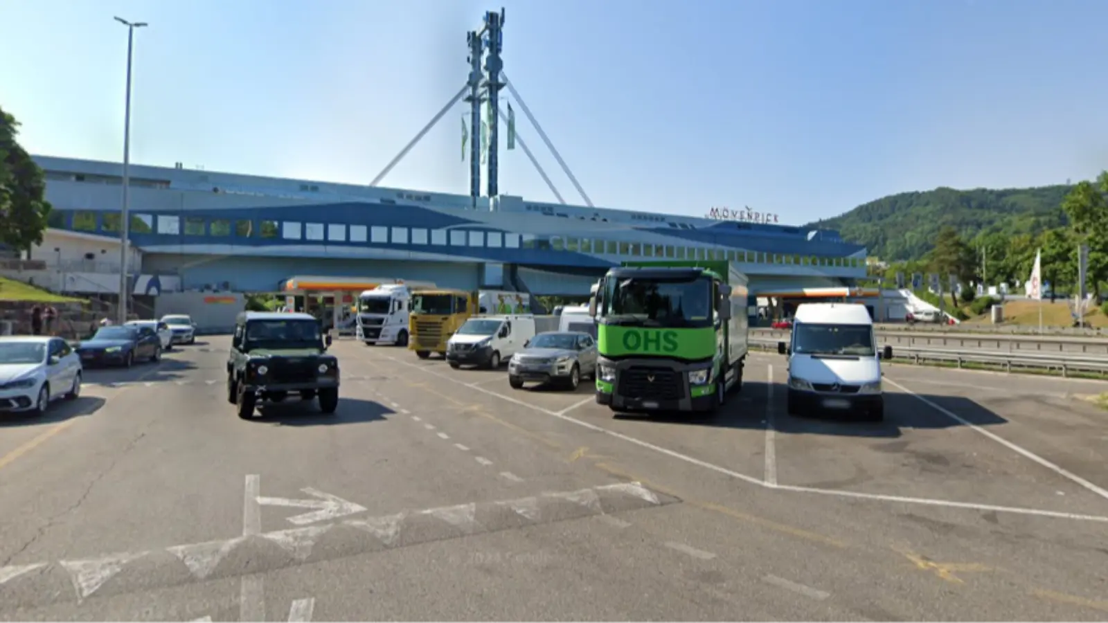 İsviçre’de bir dinlenme tesisinde yanlış park edene 2000 Euro ceza kesiliyor