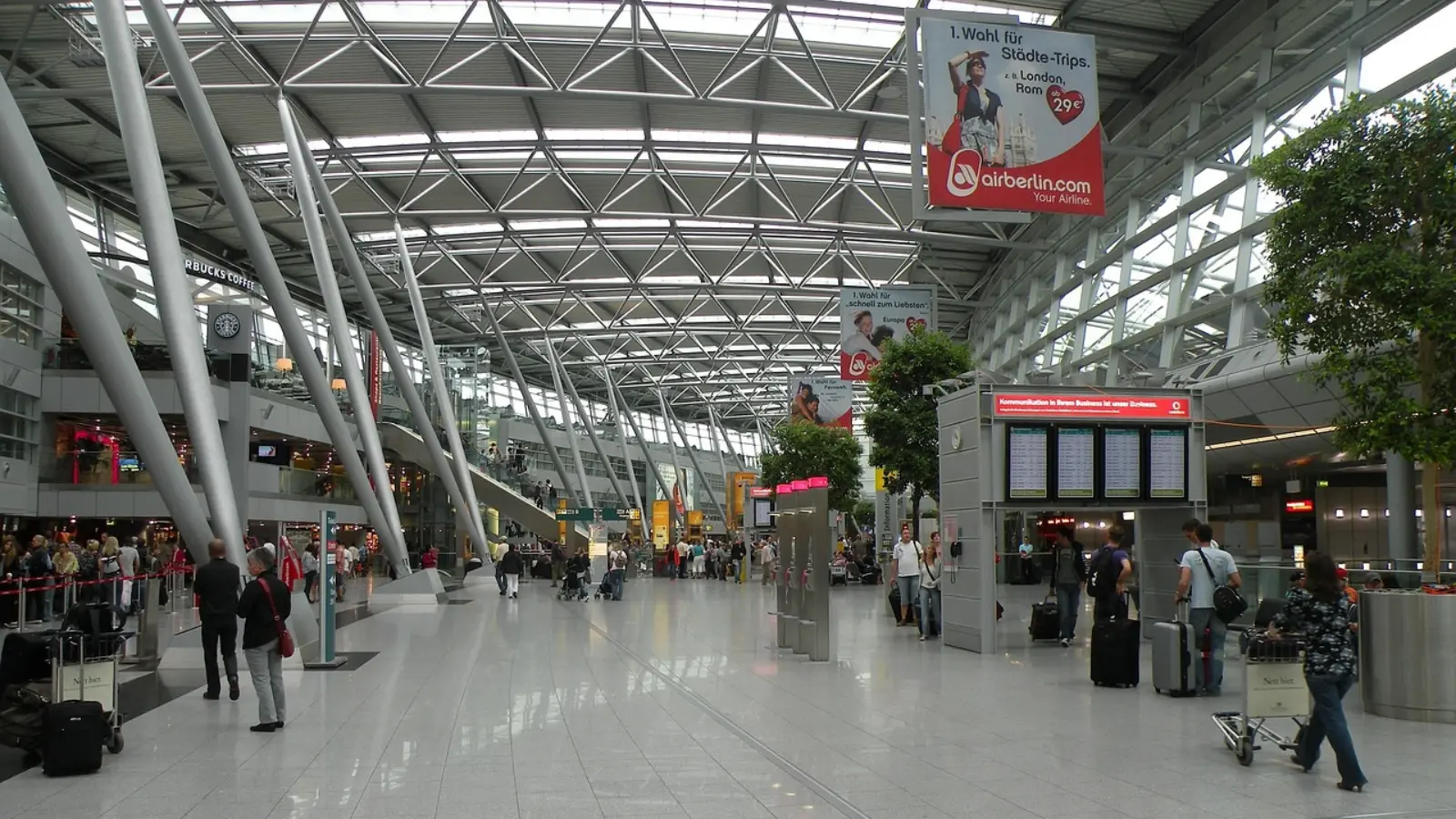Düsseldorf Havalimanı'nda yeni mülteci merkezi için geri sayım başladı