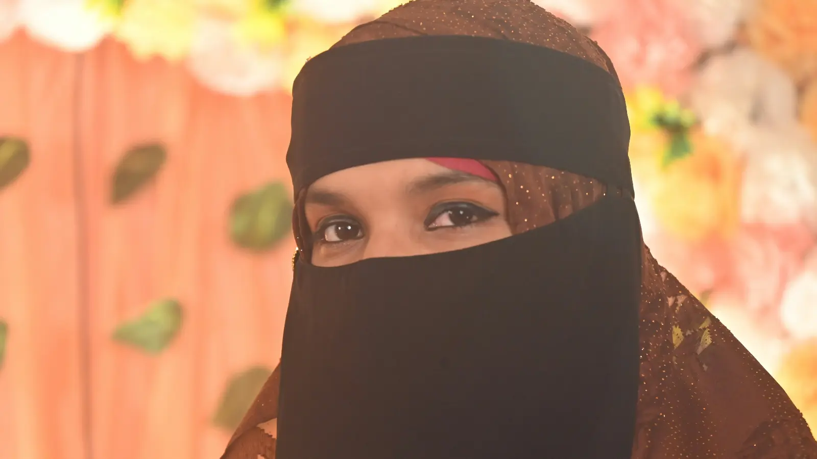 NRW okullarında yeni dönem: Öğretmenlere uzaklaştırma yetkisi,  nikap ve burka yasağı