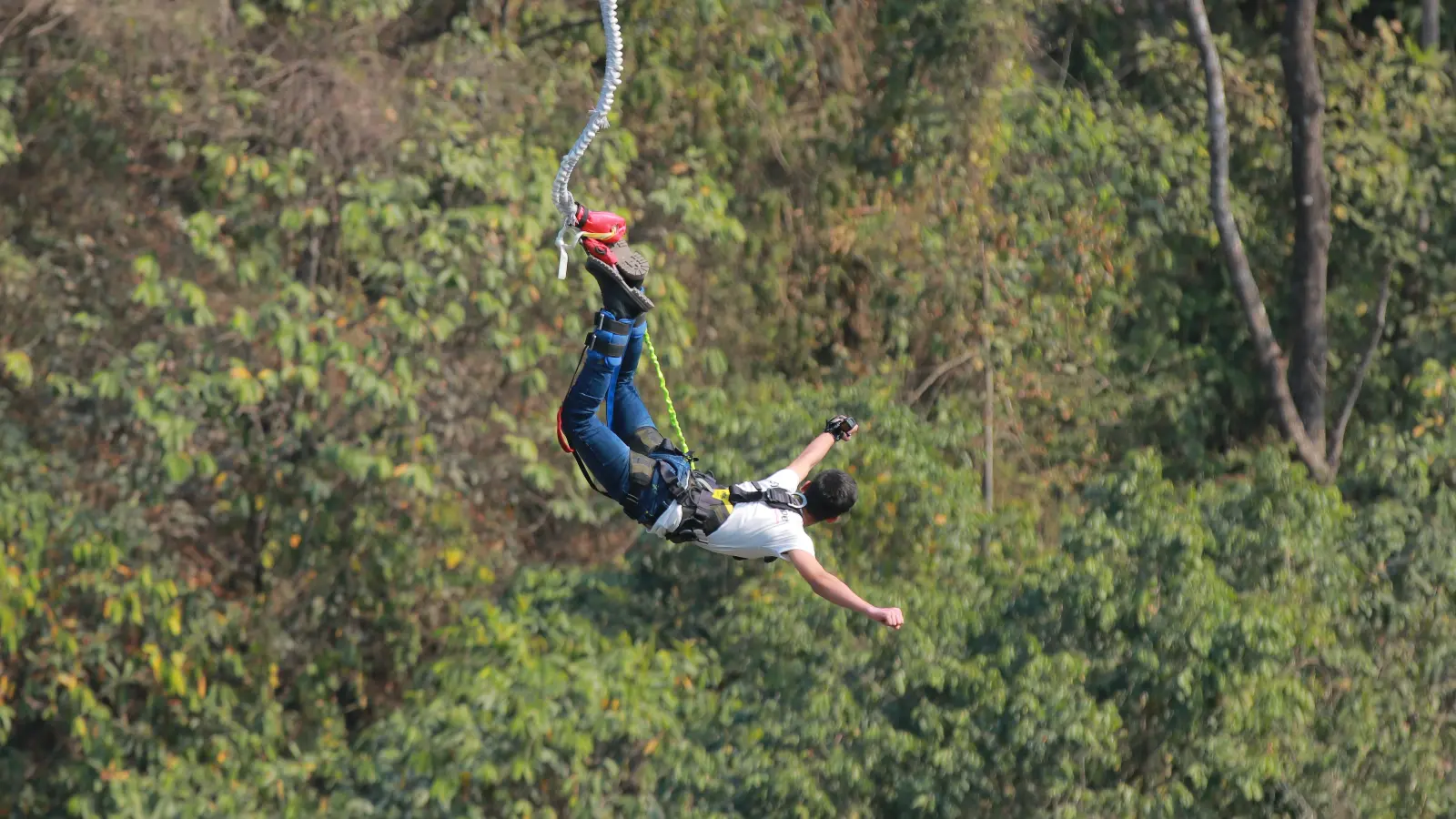 Bungee sırası karışınca atlayan genç hayatını kaybetti
