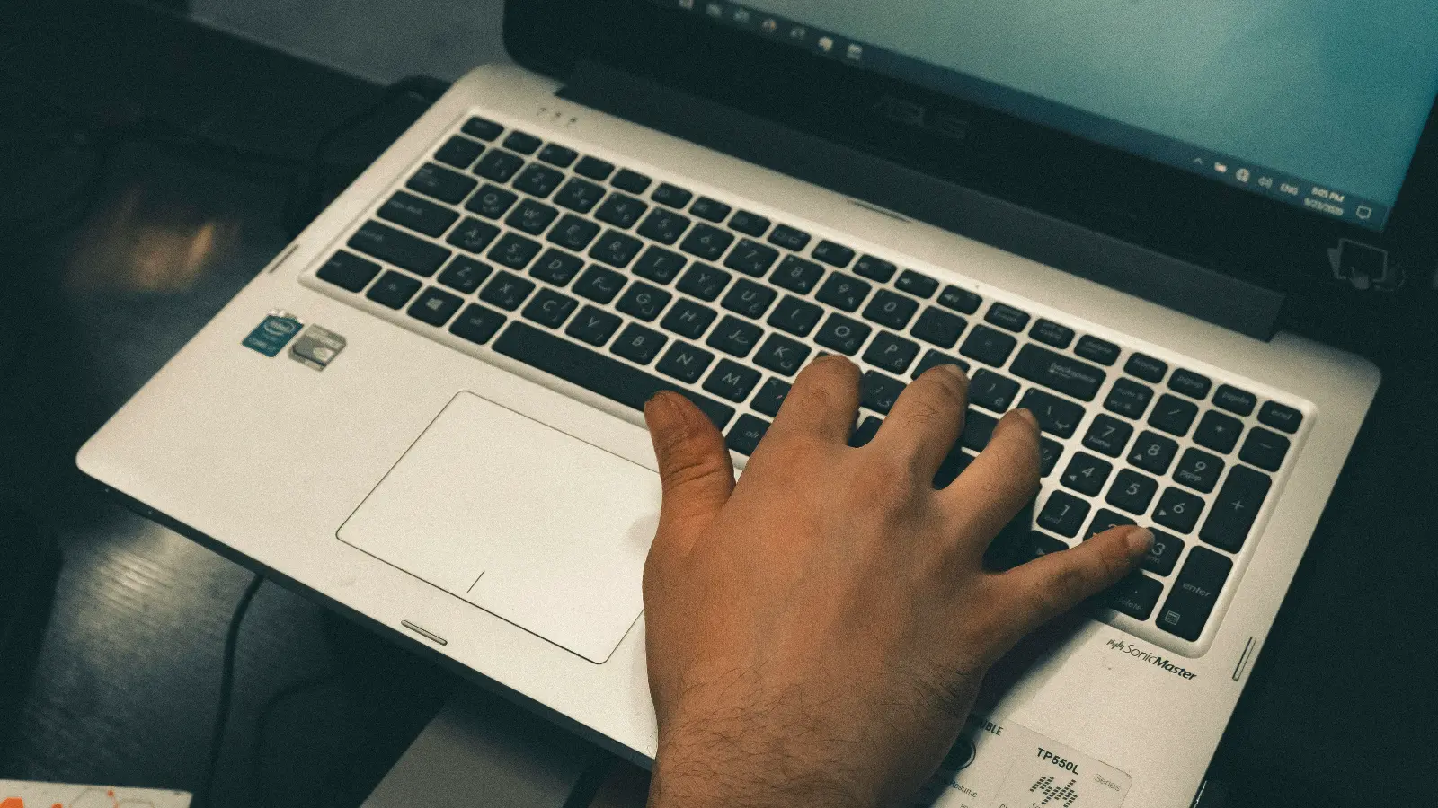 Asus ve Acer ürünleri Almanya'da yeniden satışta