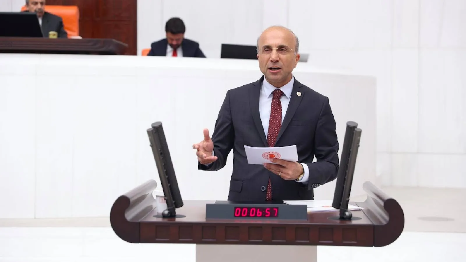 Aşkın Genç: Türkiye’de çalışanlar Almanya’dan haftada bir gün fazla mesai yapıyor