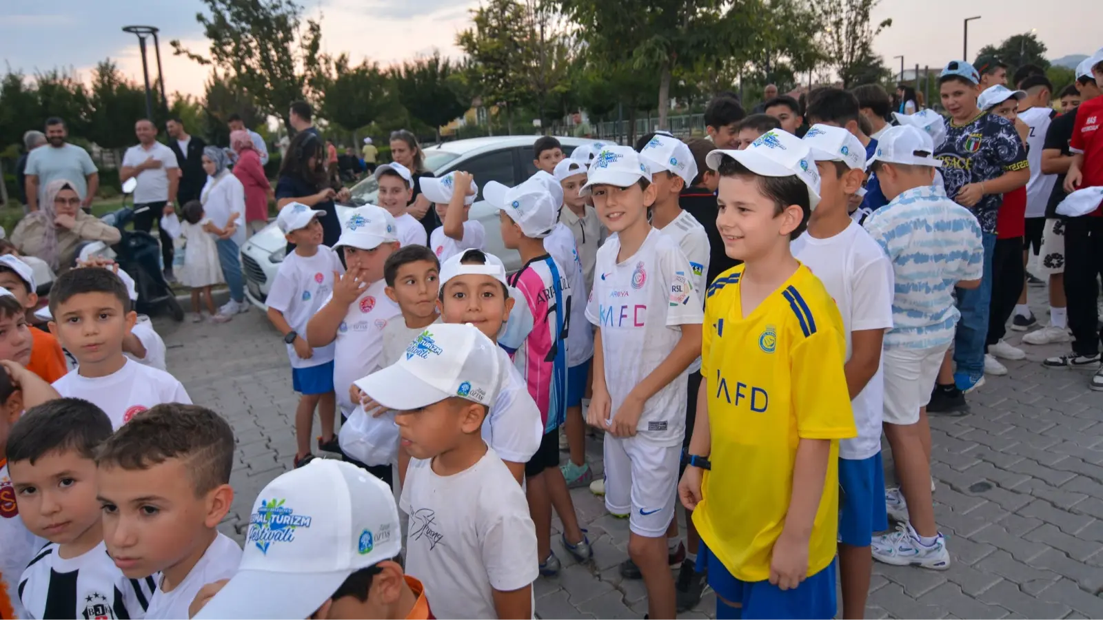 Sandıklı’da Termal Turizm ve Gurbetçi Festivali coşkuyla başladı