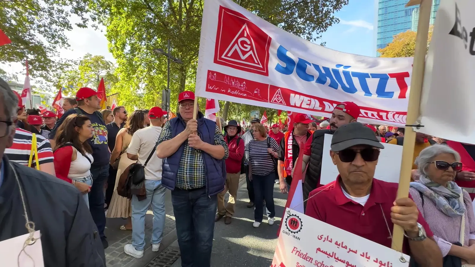 Almanya’da 175 bin kişi sokağa çıktı: Sosyal kesintilere tepki