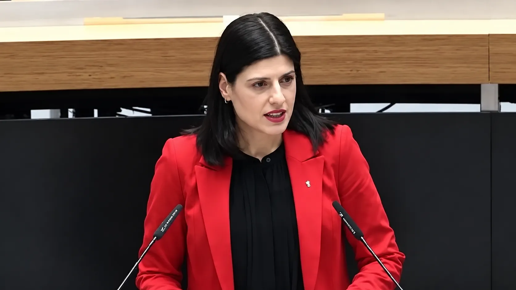 Derya Çağlar Berlin SPD’nin yeni eş başkanı seçildi