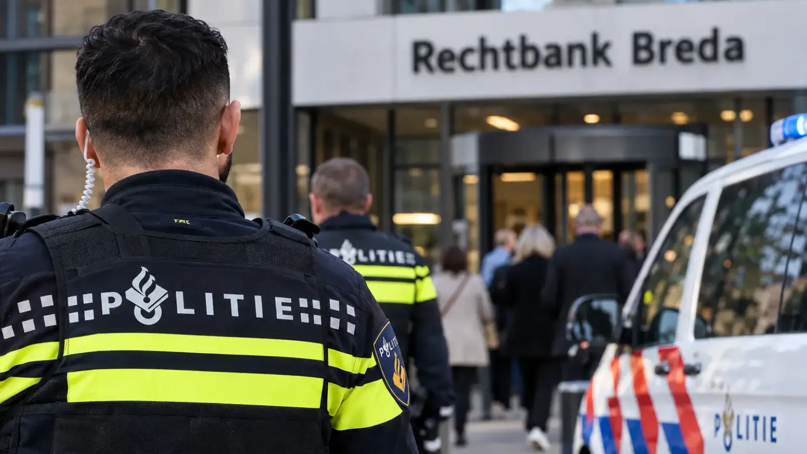 Hollanda’da Türk kökenli polis, gizli bilgileri satarak 30 bin Euro elde etmekle suçlanıyor