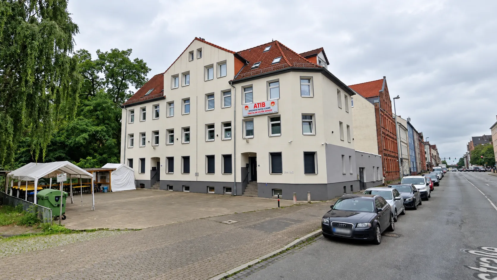 Hannover'de camiye bayrak saldırısı: Türk bayrağı yakıldı
