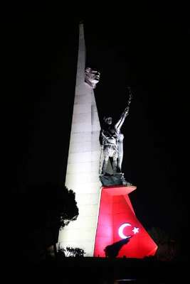 Kuva-yı Milliye ve Cumhuriyet Anıtı parıldıyor