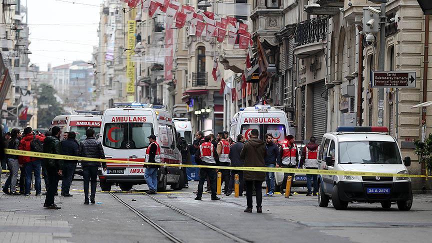 İstanbul'da canlı bombalı saldırı: 4 ölü