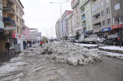 Hakkari'de kar temizleme çalışması