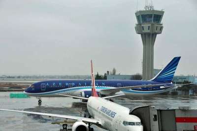 Azerbaycan Havayolları'nın yeni Dreamliner'i Atatürk Havalimanı'nda