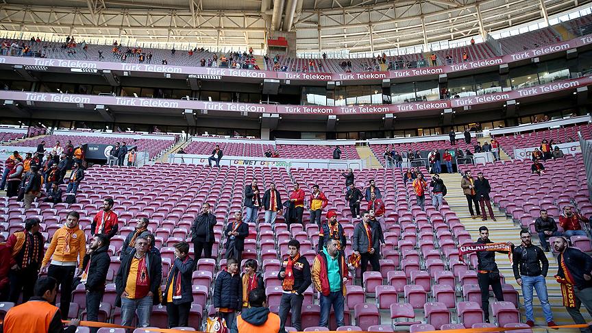 Galatasaray - Fenerbahçe derbisi ertelendi
