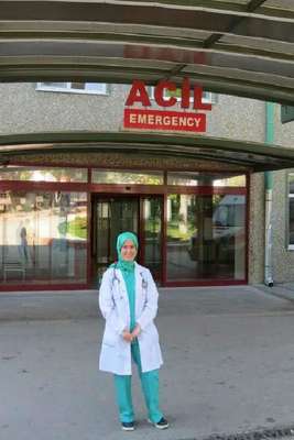ACİL SERVİSTE DOKTORA KİRLİ SEDYE YUMRUĞU