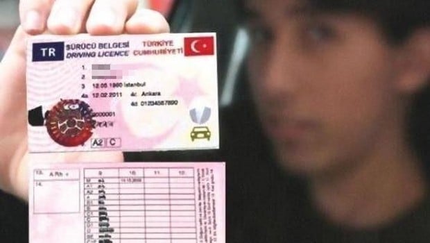 Kırmızı ışıkta geçenin ehliyeti alınacak