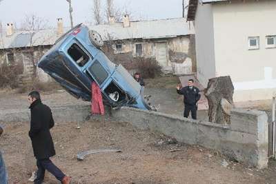 Üstgeçiti kullanmayan yaya kazaya neden oldu