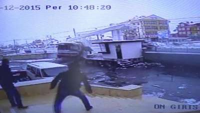 Belediye otobüsü kamyonetle çarpıştı: 1 ölü, 4 yaralı
