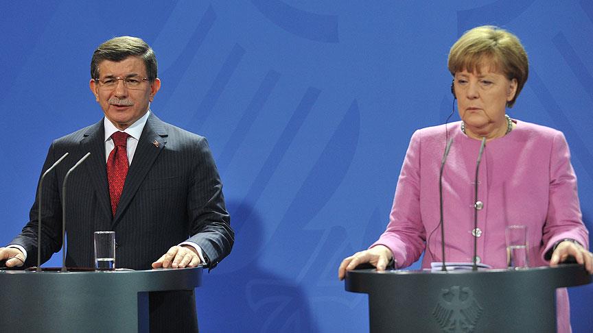 Davutoğlu ile Merkel terör saldırılarını görüştü