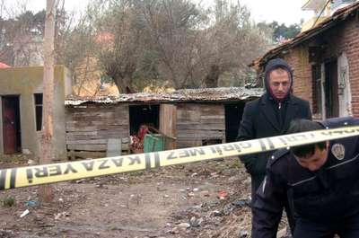 Kimsesiz adam sobasız evde ölü bulundu