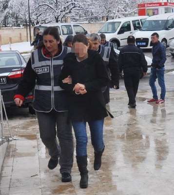Eve giren evli çift ve arkadaşları polis tarafından yakalandı