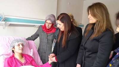 Koca dehşetini yaşayan kadına AK Partili kadınlardan ziyaret