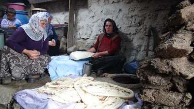 KARS'TA YILBAŞI SOFRASINDA HİNDİ YERİNE KAZ YENİYOR