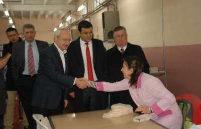 Kılıçdaroğlu Denizli'de işçilerle kahvaltı yaptı