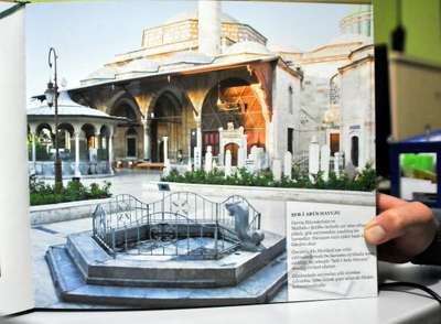 Mevlana Müzesi'ndeki sökülen havuzun eski taşları, yerine konulacak
