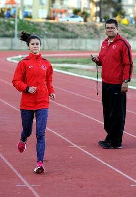 Elinin hamuruyla 4 bin metrede Avrupa şampiyonu oldu