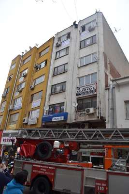 İntihara kalkıştığı çatıda kendi görüntüsünü çekip paylaştı