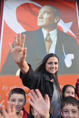 Çalıkuşu Dilek Öğretmen ilk 10’a giremedi