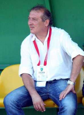 Bir bacağı kesilen eski futbolcus Yalçın'a moral desteği