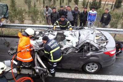 Şanlıurfa'da TIR'a arkadan çarpan otomobilin sürücüsü öldü
