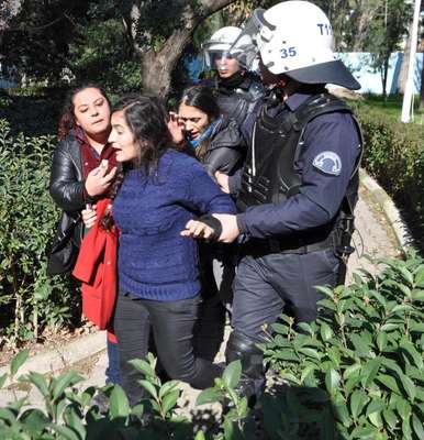 İzmir'de 'boykot yürüyüşü' gerginliği (3)
